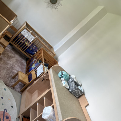 Schlafzimmer mit Wickeltisch